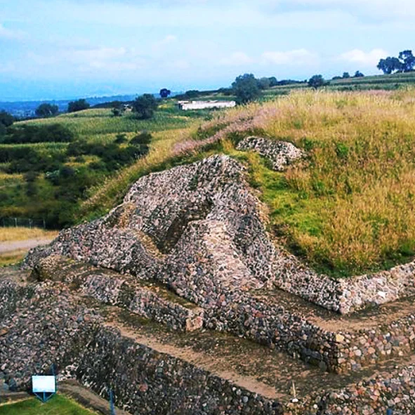 Zona Arqueológica de Cerritos de San Cristóbal Tepatlaxco