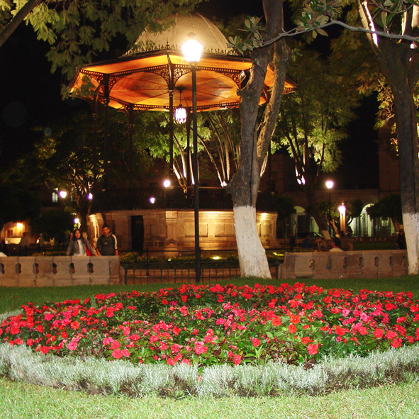 Gozar de las tranquilas plazas – MORELIA, DESTINOS DE MÉXICO