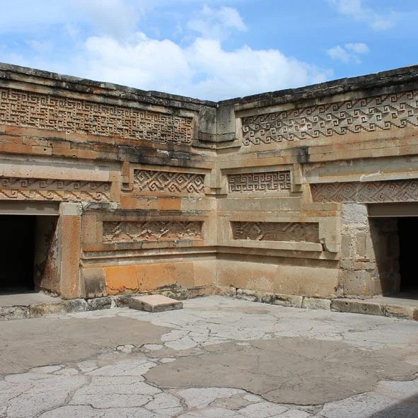 Los Misterios de Mitla: Magia zapoteca en piedra viva